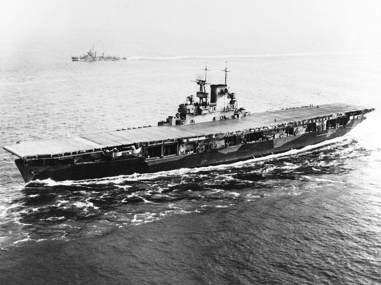USS_Wasp_CV-7_entering_Hampton_Roads_on_26_May_1942