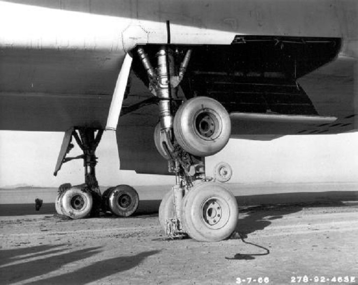 XB-70-AV-1-Tip-toe